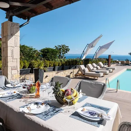 Villa Infinity -